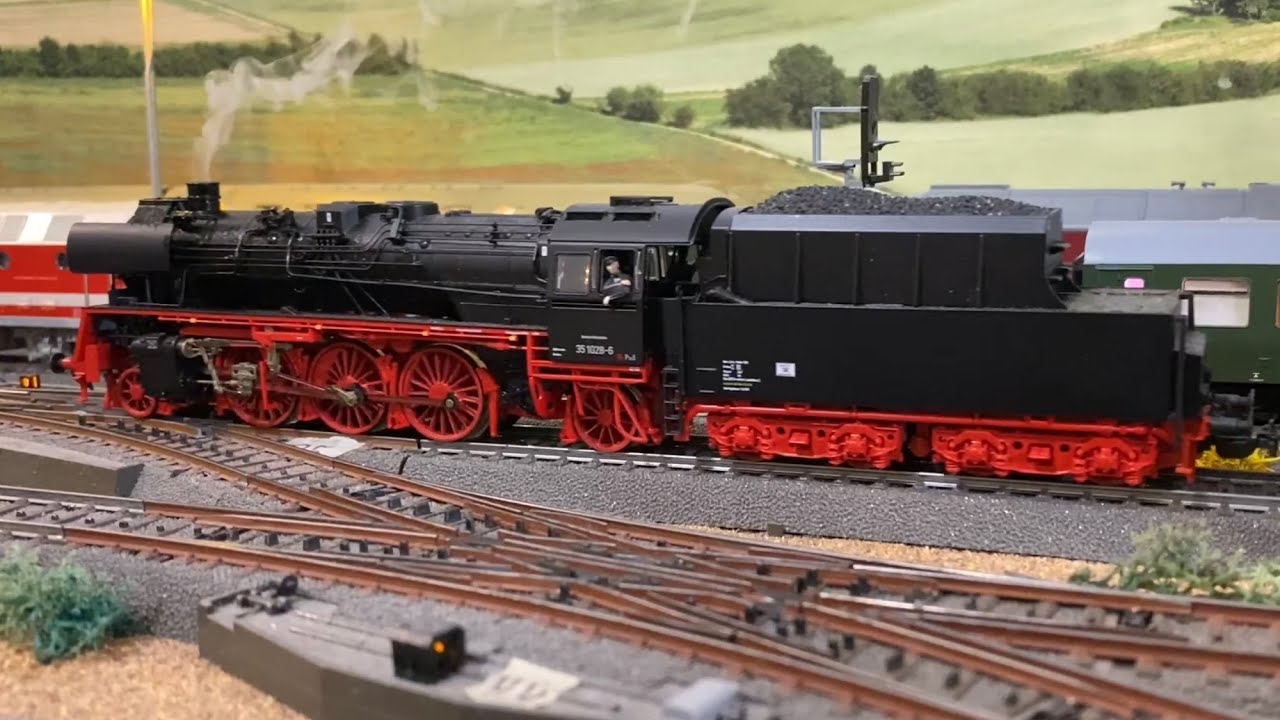 ROCO H0 68176 BR 35 10128-6 (D)DR Dampflokomotive Sound Rauch Halberstädter Schnellzug-Personenwagen