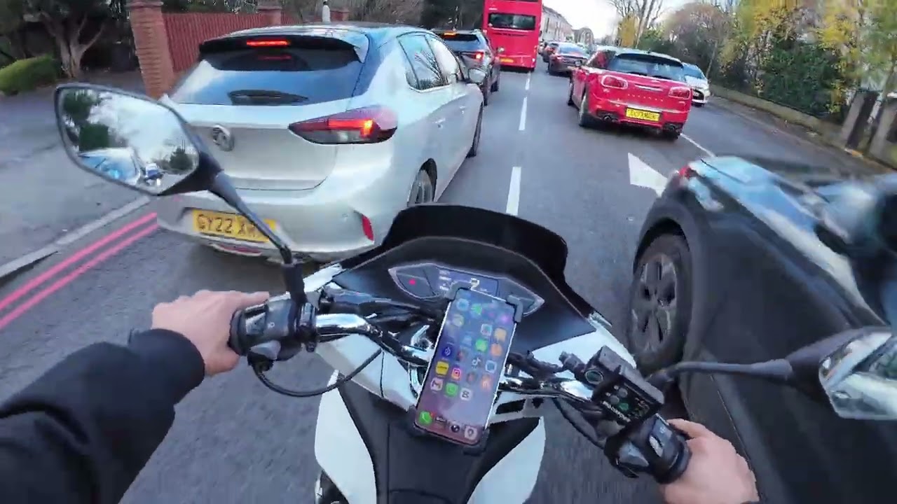 South London Commute: Traffic, Sights, and Speed 🏍️🏙️