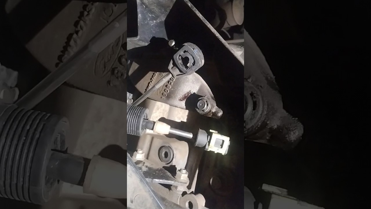 EECOSPORT GEAR TIGHT &GEAR SELECTION PROBLEM HARD