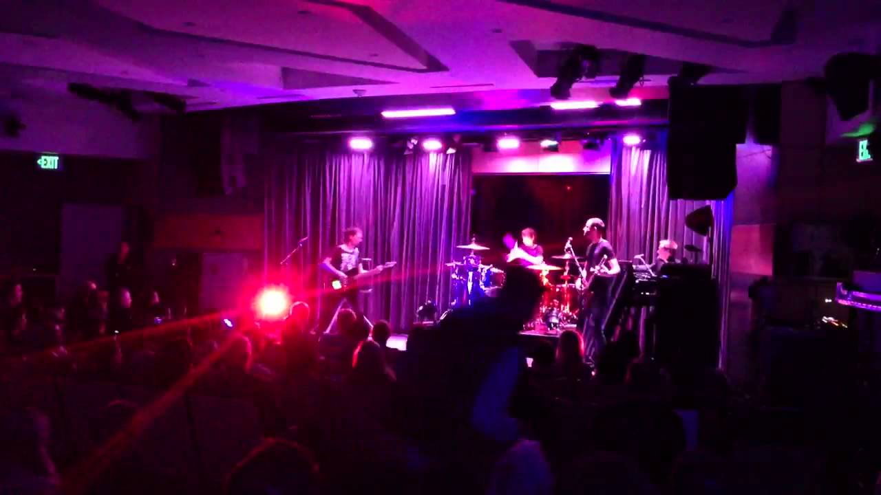 Muse - Uprising (Live At KROQ's Grammy Pre-Party)