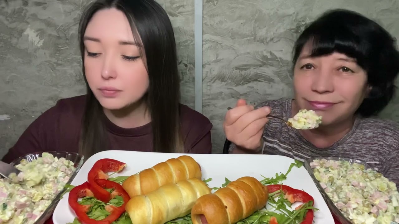 МУКБАНГ с мамой ❤️❤️передаём приветы ‼️ очень интересный сериал. Посмотрите?