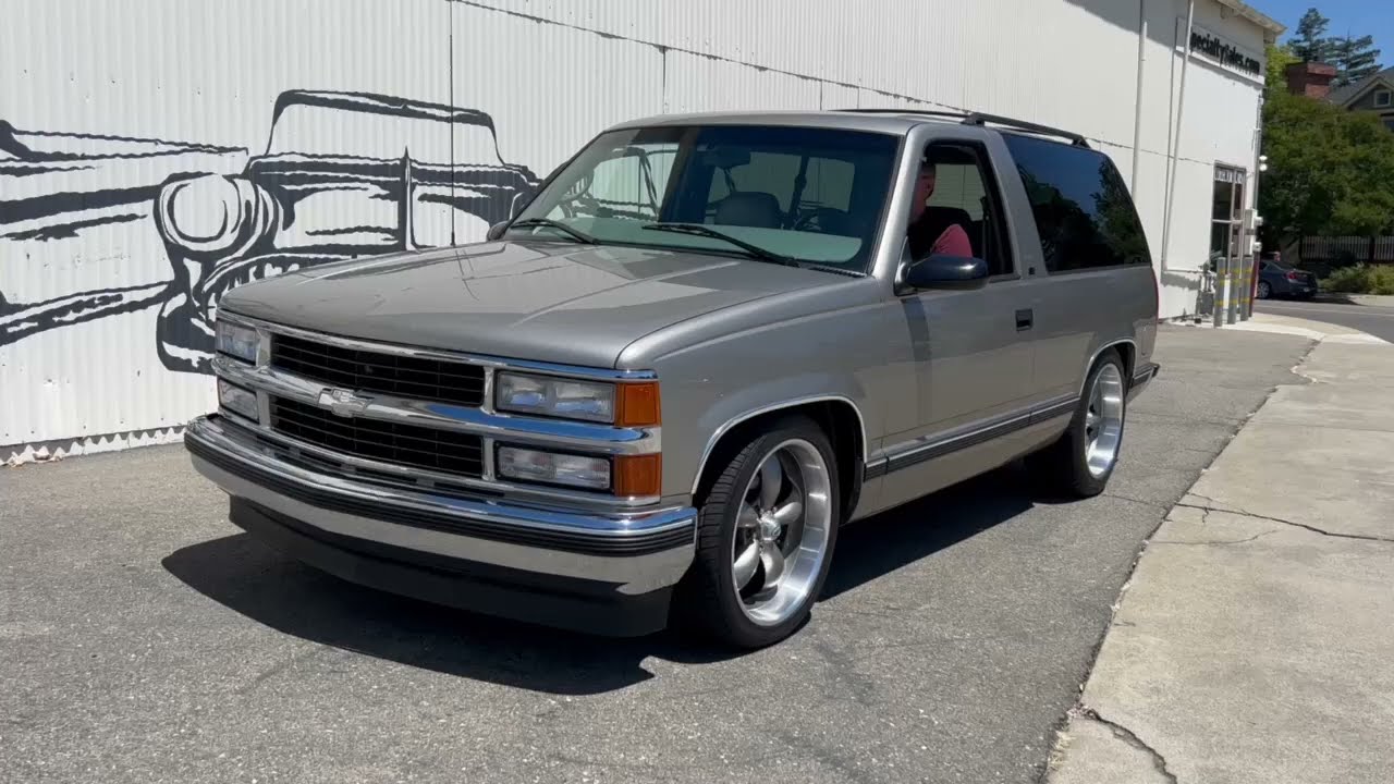 P10746 - 1998 Chevrolet Tahoe 2 Door Sport Utility Vehicle