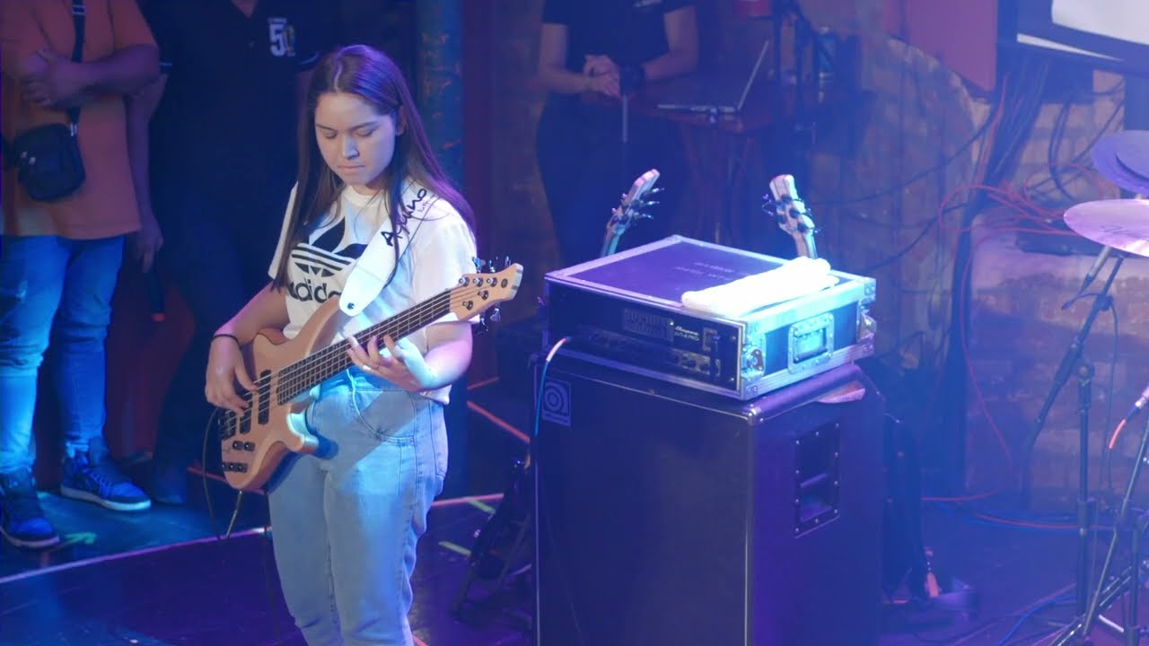 Jamily Rosa - Vencedora do Festival Grave o Groove II na Categoria Baixo