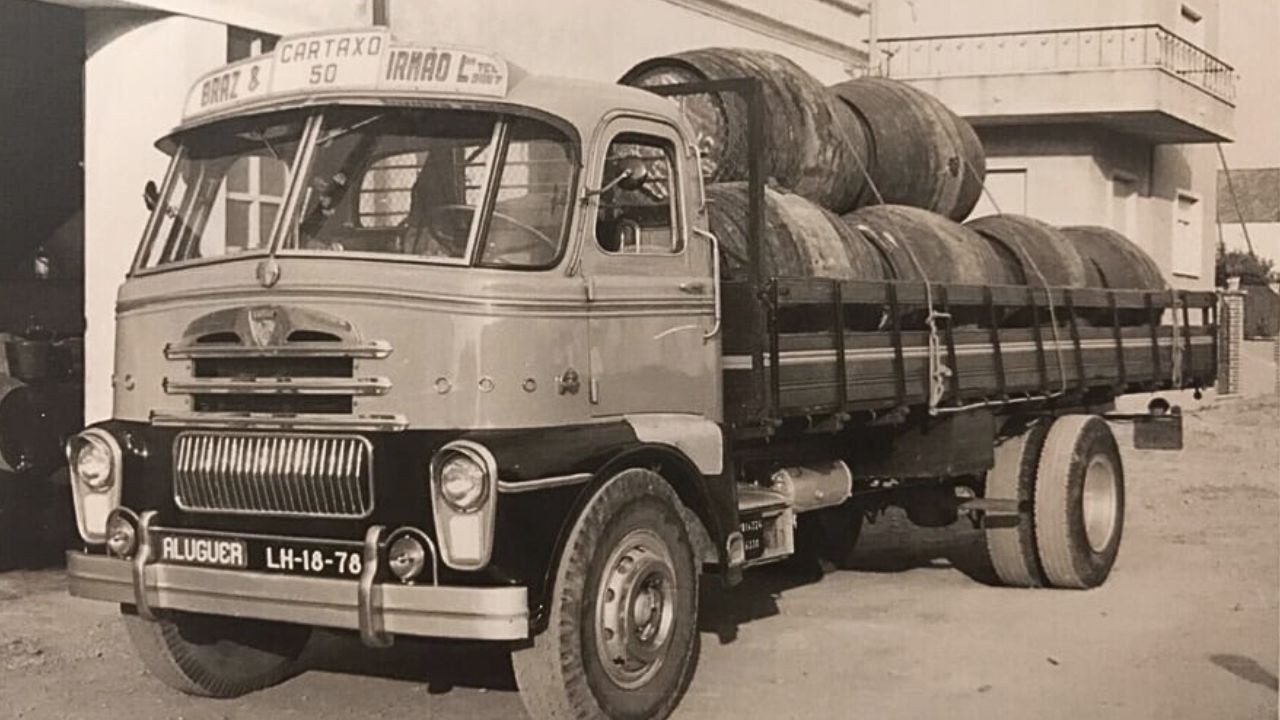 Truck History: The British Lorries That Shaped the Portuguese Roads | AEC Leyland Acktinson Austin