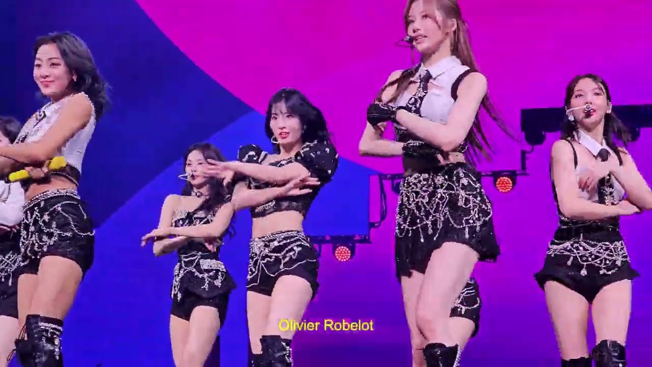 Twice 트와이스 @ Accor Arena in Paris - Moonlight Sunrise | Fancam