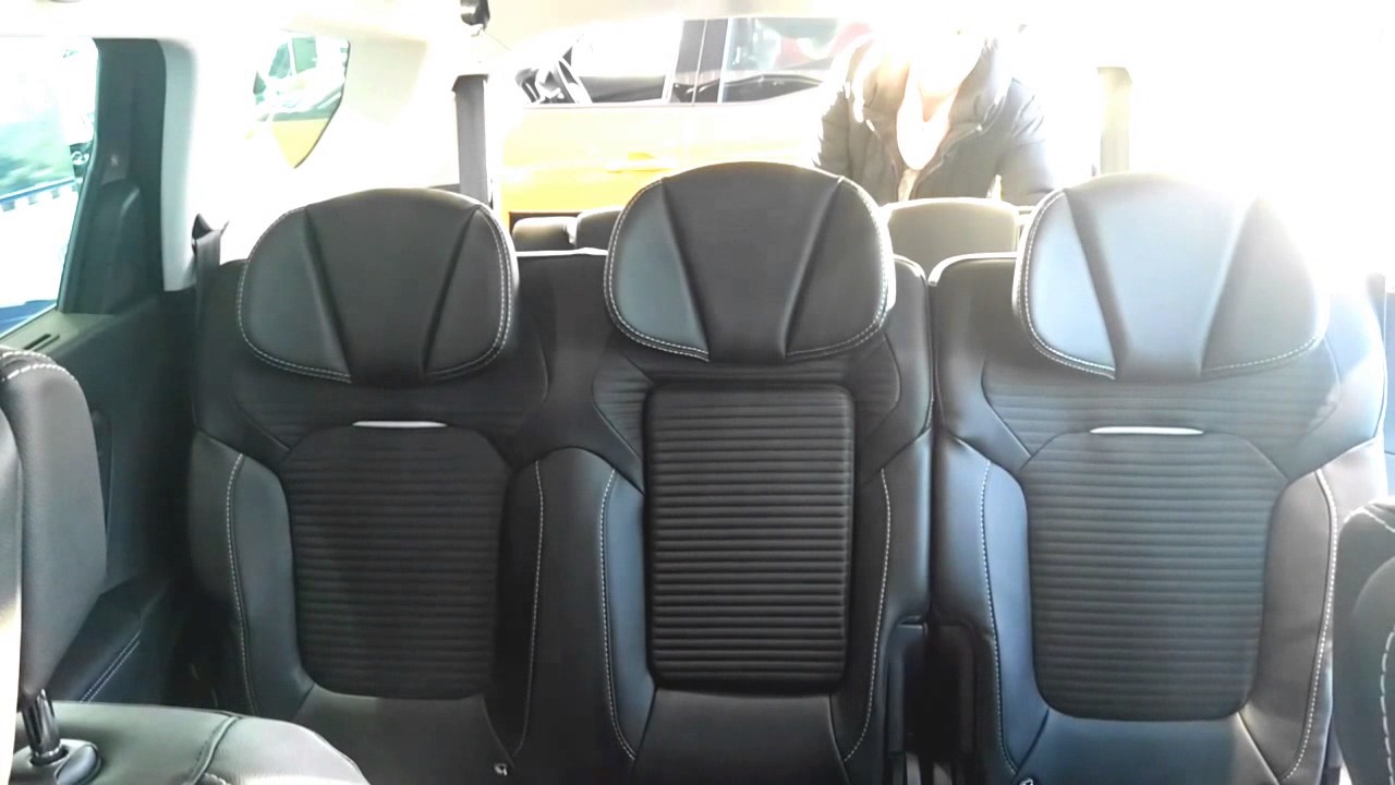 Adjustable Seat Demonstration - The All-New Grand Scenic