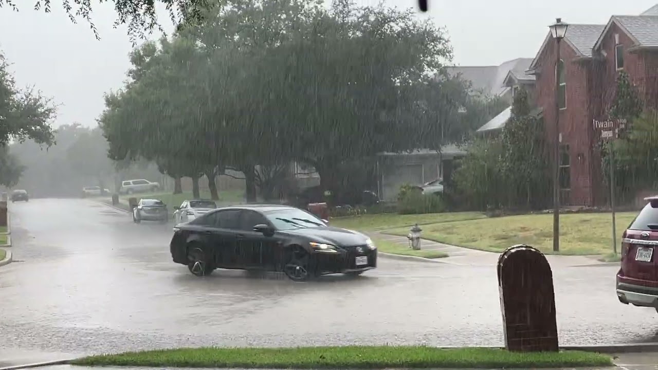 Strong thunderstorms in flower mound tx with 40 mph winds and heavy rain and maybe small hail Aug 3 