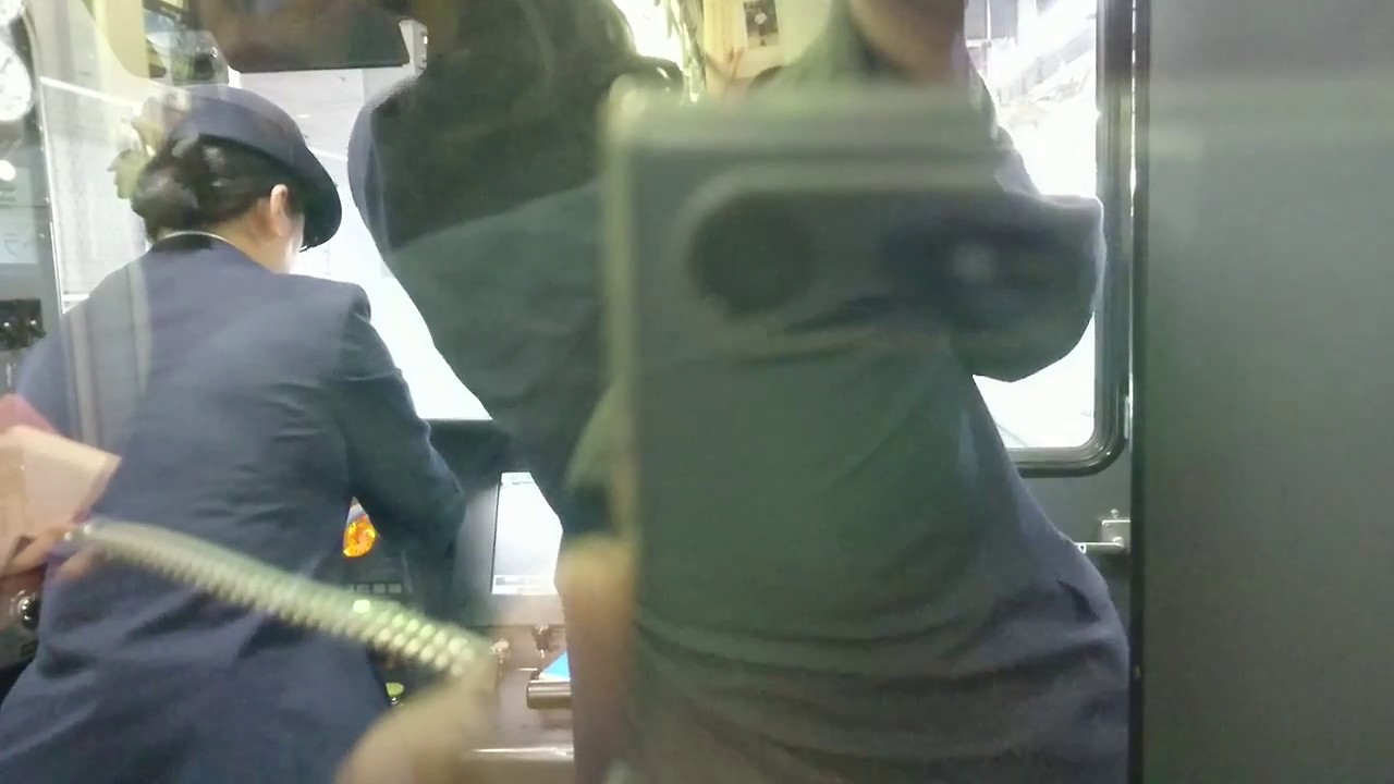 ＪＲ東海　岡崎行き普通　女性運転士名古屋駅で交代 　停止位置確認が見どころです