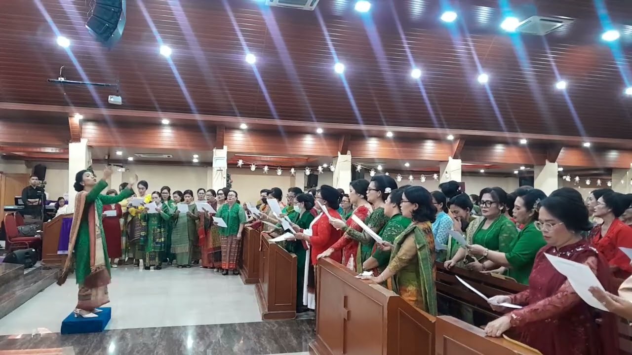 Koor Gabungan Parompuan HKBP Perumnas 2 Bekasi Mansai Uli Sinondang Mi Cipt. Altim Sipahutar