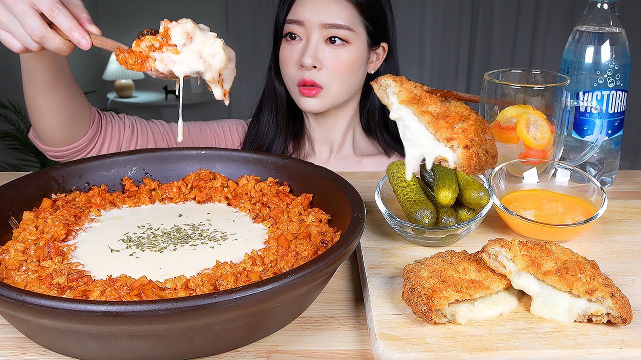 ASMR MUKBANG | Сливочно-пряный жареный рис кимчи (Булдак Боккеумбап), хрустящая свиная котлета