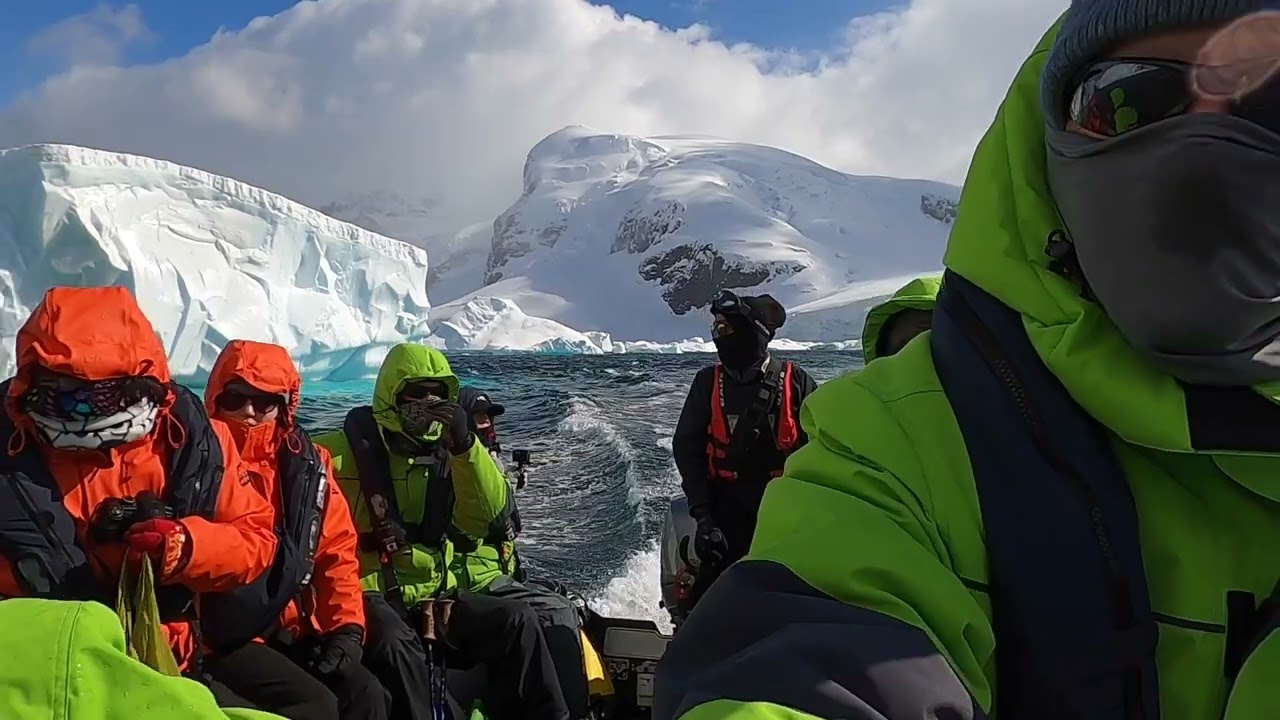 ❄Zodiac Excursion in Gorgeous Antarctica