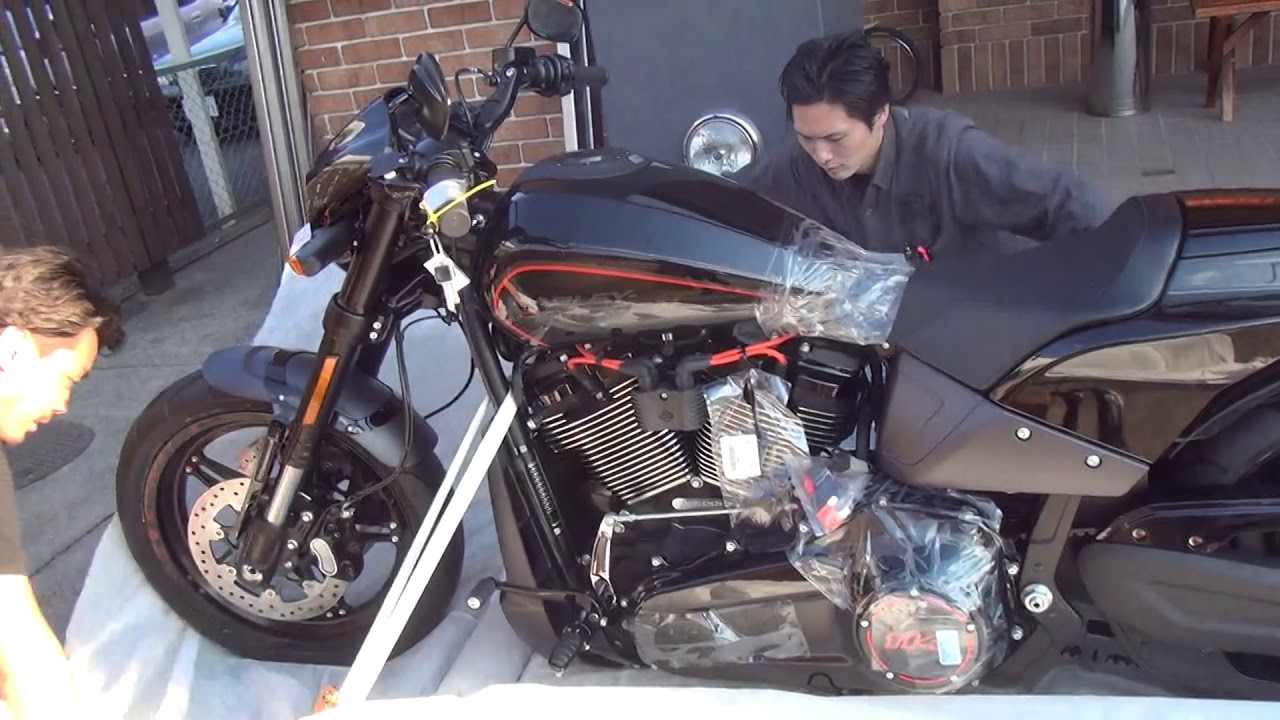 2019 Harley-Davidson FXDR 114 箱開け ①