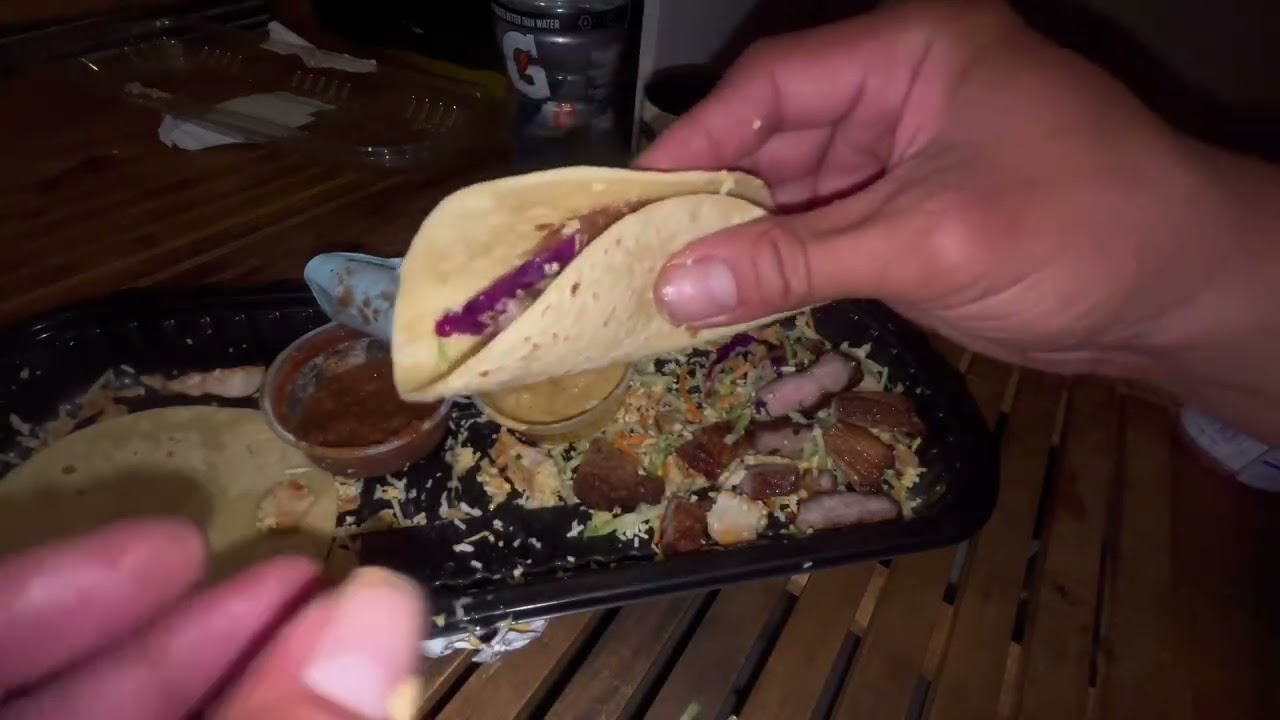 I bought a chicken street tacos it’s really good