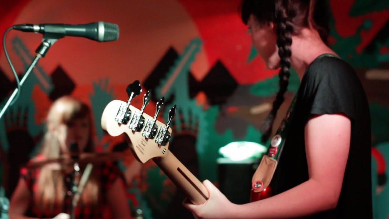 Peaness - Summer Song (Official Video)