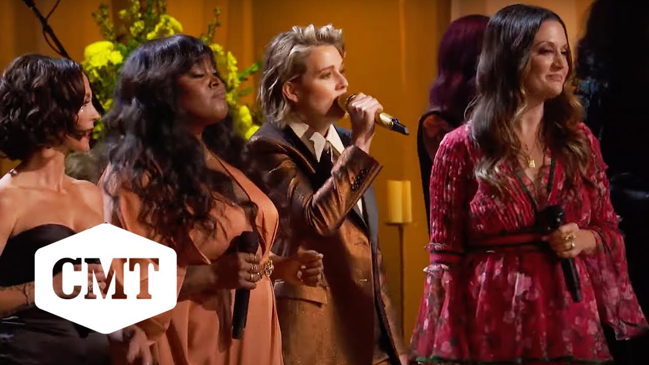 The Highwomen Performs 