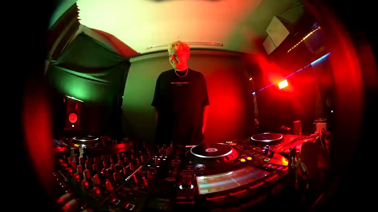 Alienate Live 001 Erik Burka