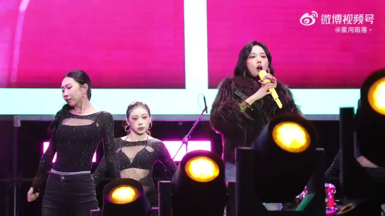 [4K FANCAM] 251227 Fei (王霏霏) -《HELLO》at Ningbo Music Festival By 星河陷落·