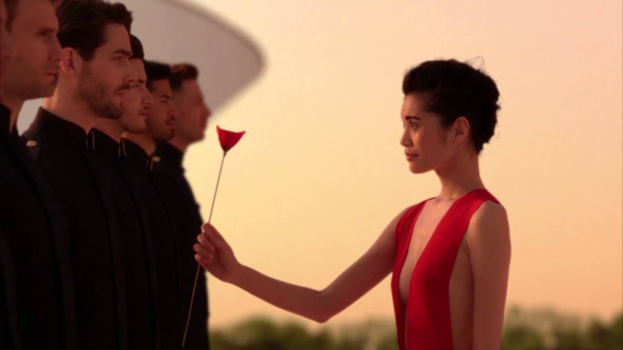 FLOWER BY KENZO  L’ELIXIR - Le pouvoir d’une fleur - Le nouveau film (20's)