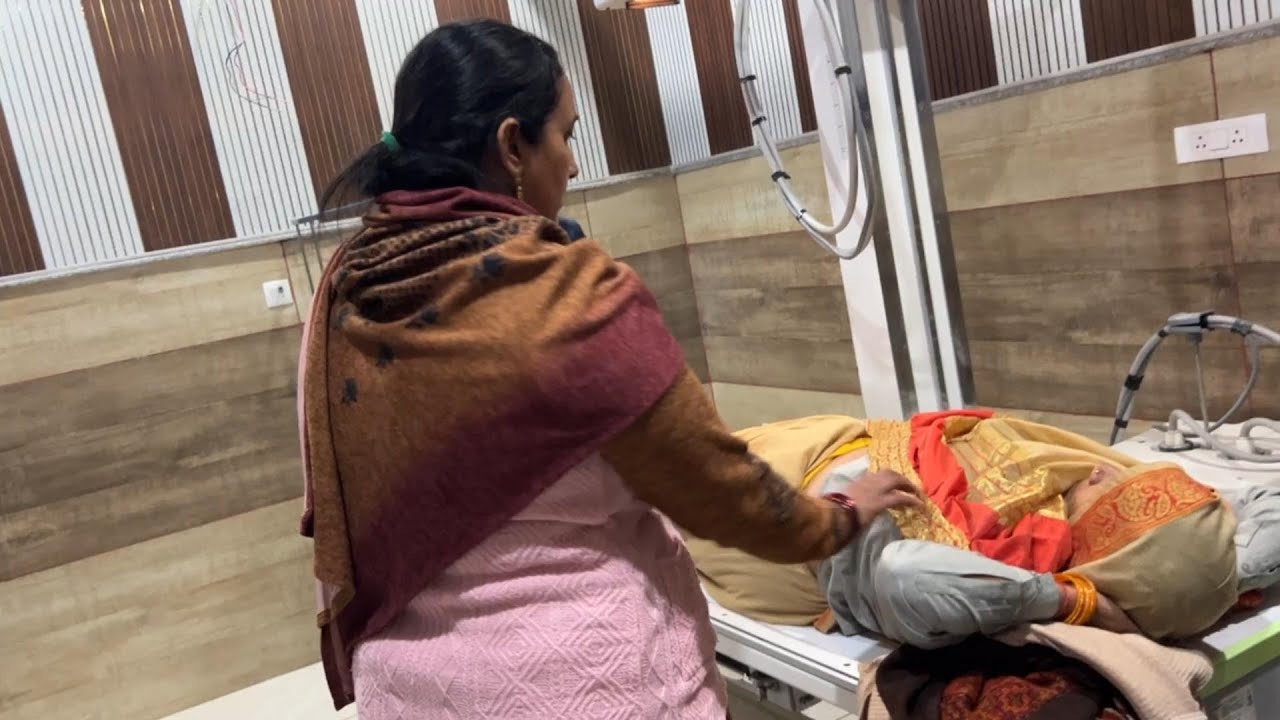 दर्द इतना बढ़ा, माँ जी को ले जाना पड़ा Hospital || Pal Famiy Vlogs