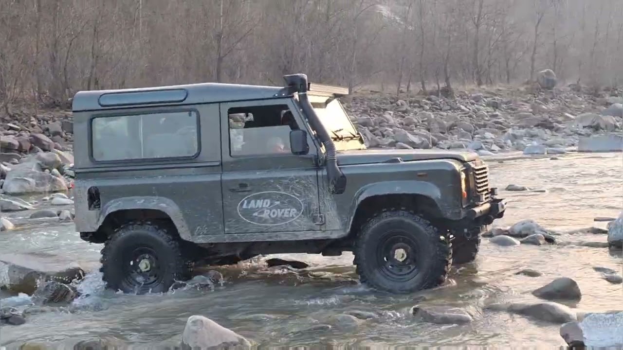 Guado fiume defender vs suzuki