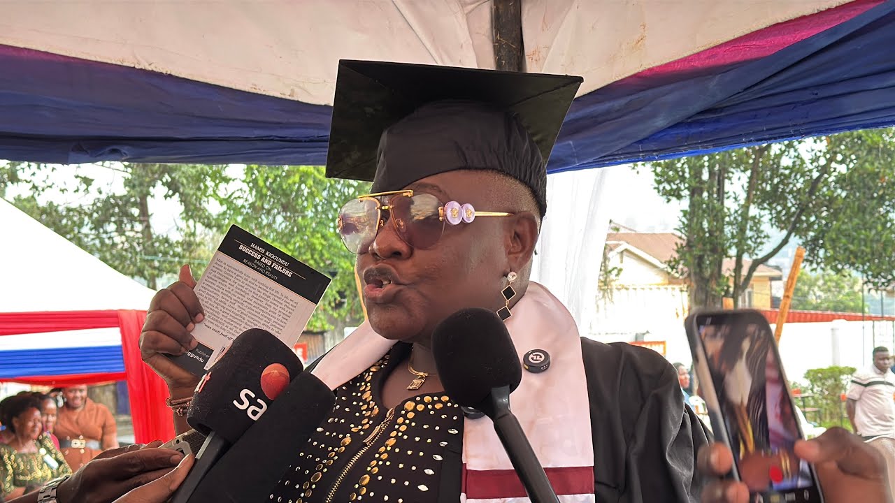 Full figure akoze efujjo ku Graduation ye, Kati afuuse PROFESSOR mu Mawulire 