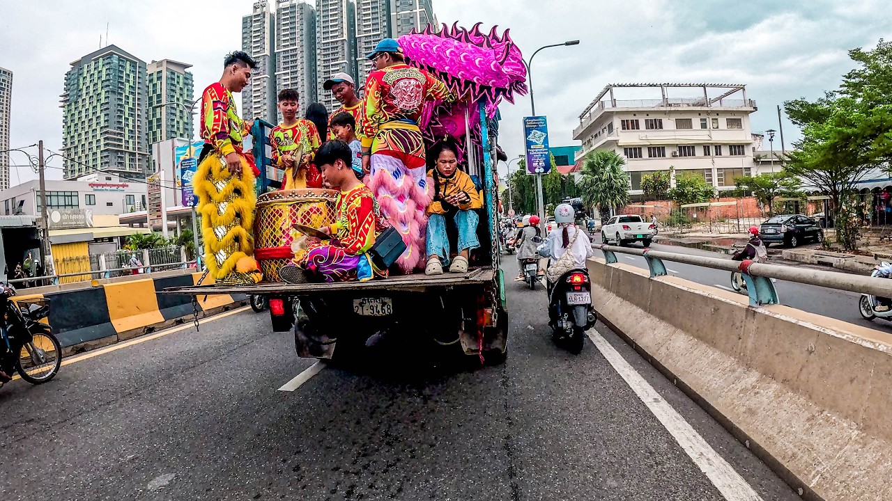 EP 247: Everyday motorcycle ride in Phnom Penh, Cambodia, 4K/60p