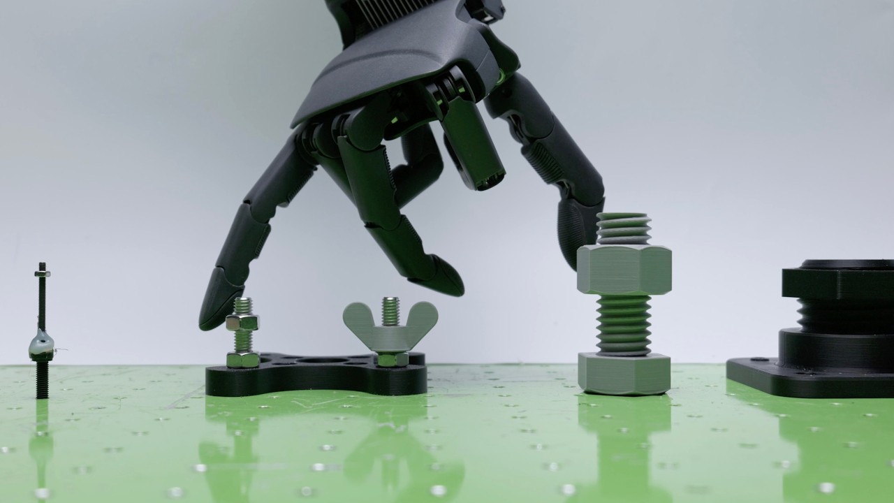 Humanoid Robot Hand: 100% Autonomous Screw Driving & Real-Time Calibration-Dexterous Hand 3&times;Assembly