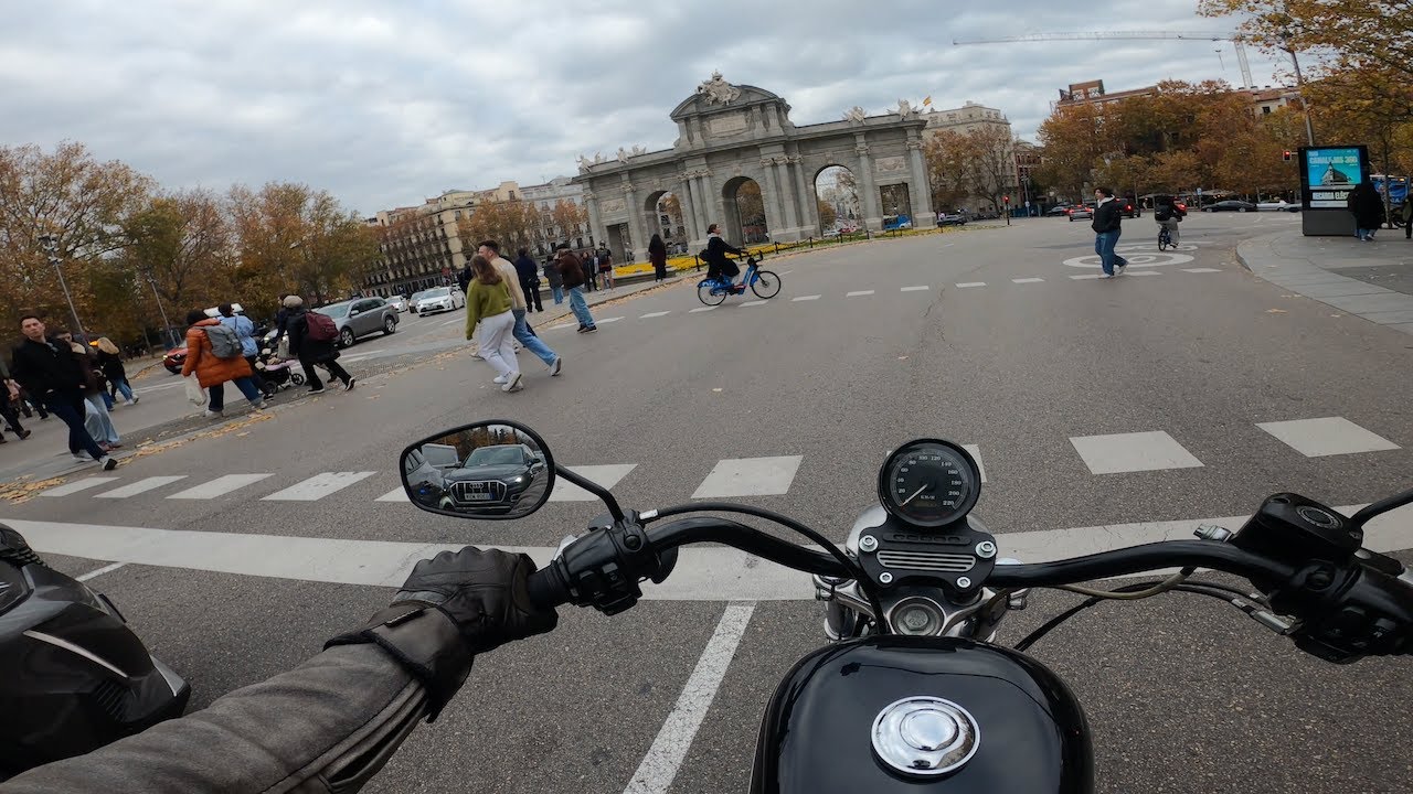Paseo por Madrid en Harley - Sonido Real