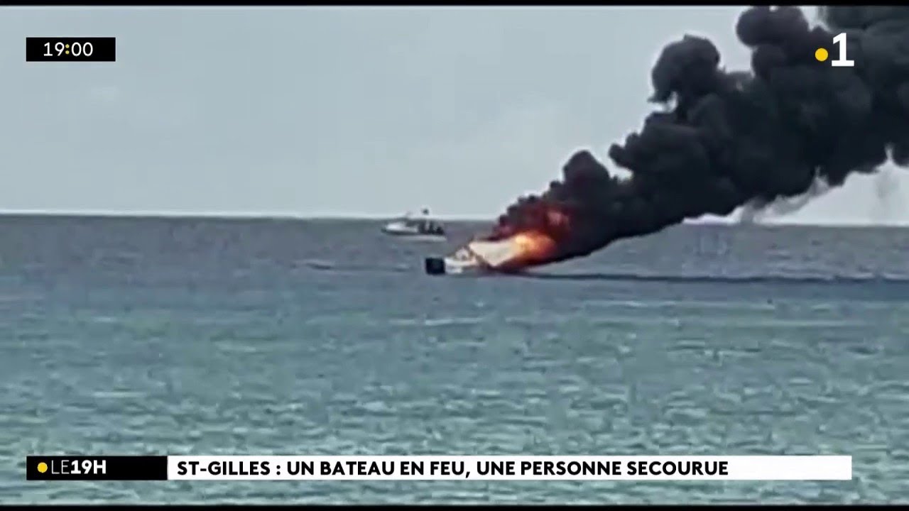 Un bateau de pêche a pris feu au large de la plage des Roches Noires.