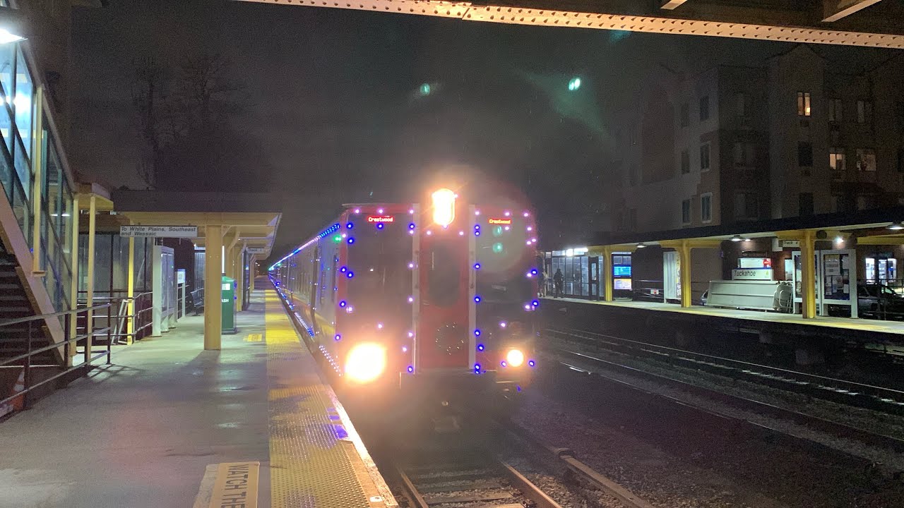 Fun and windy pm rush hour action @Tuckahoe ft M8 holiday train , Many hornshows 12/19/25