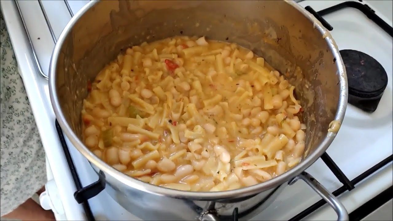 Pasta con fagioli cannellini e vongole (videoricetta n. 1064)