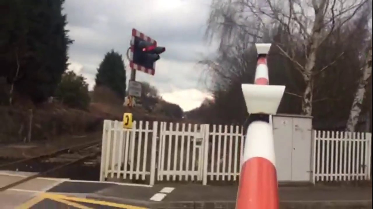 LEVEL CROSSINGS IN THE UK 2016!!! PART 1/2.