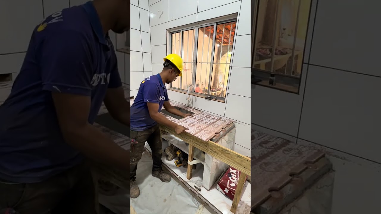 Cozinha completa toda feita em porcelanato com gavetas e cristaleira 