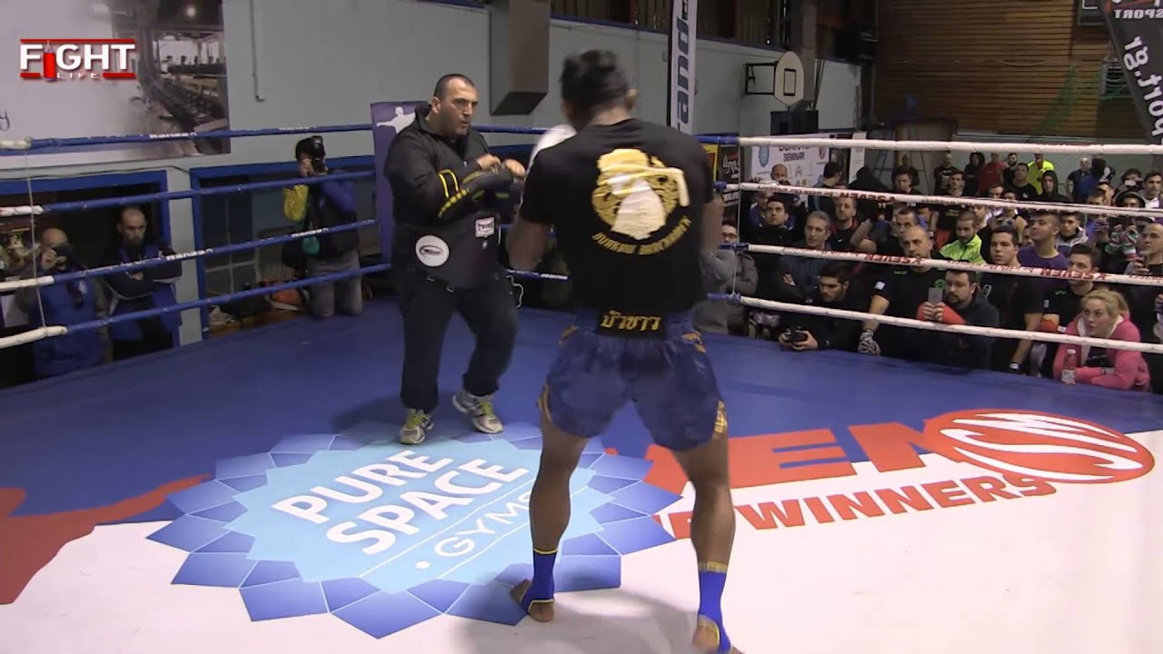 Buakaw in Athens: Ο kru Mario Barbatsa κρατάει στόχους στον Buakaw!