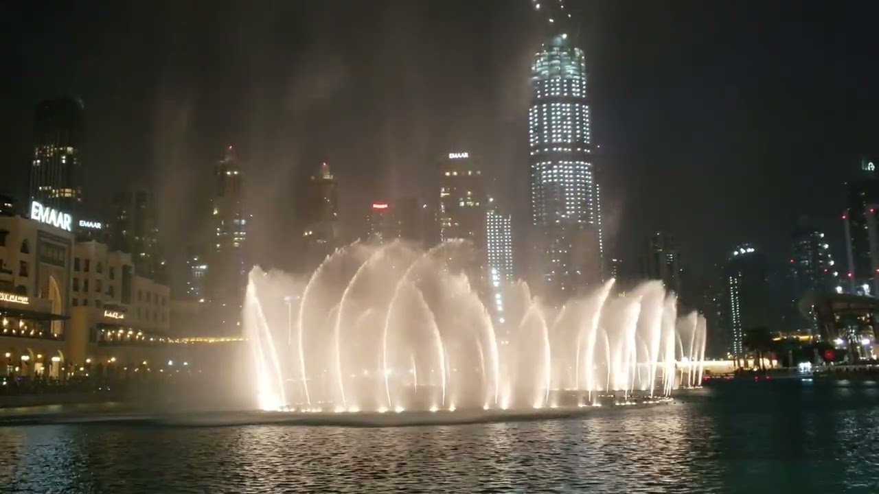 Burj Khalifa Fountain Show .Spectacular Water Dance in Dubai #burjkhalifa #traveldiaries #dubailife 