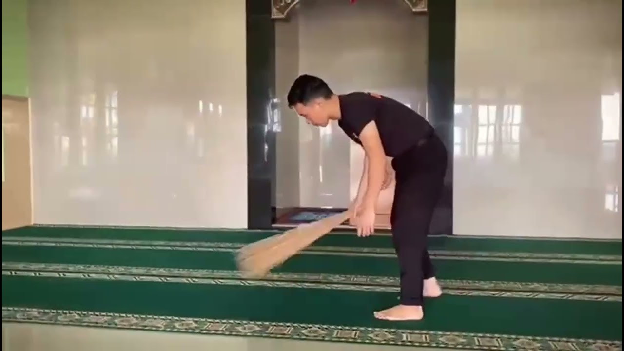 Personel Satbrimob Polda Jateng melaksanakan Kerja Bakti dan Pengurangan Sampah. (08/03)