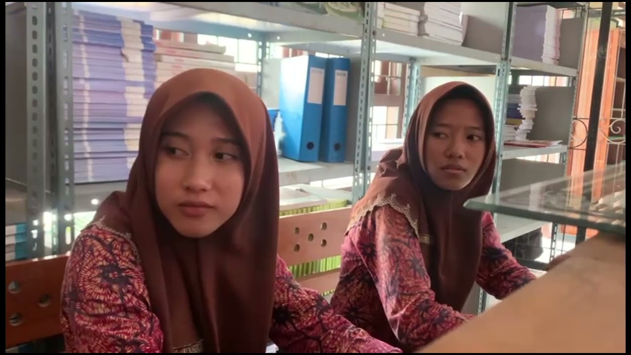 Tugas Drama Bahasa Madura ( Kelompok 1) - SMAN 1 Waru Pamekasan 