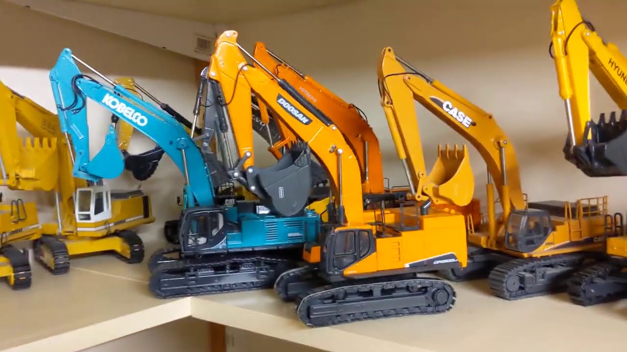 Doosan Dx800 excavator model 1/50  unboxing review and comparison