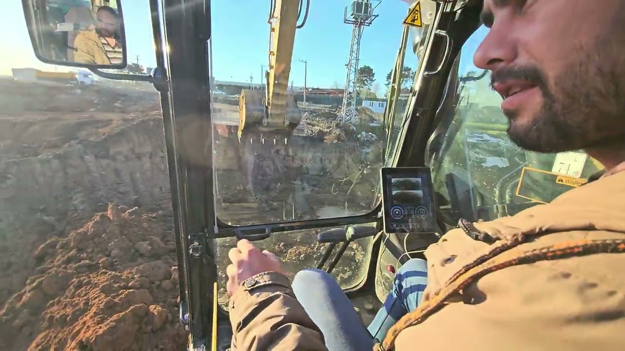 exkavator ile iki taraflı yükleme cildirtiyorlar #excavator #işmakinaları #hafriyat