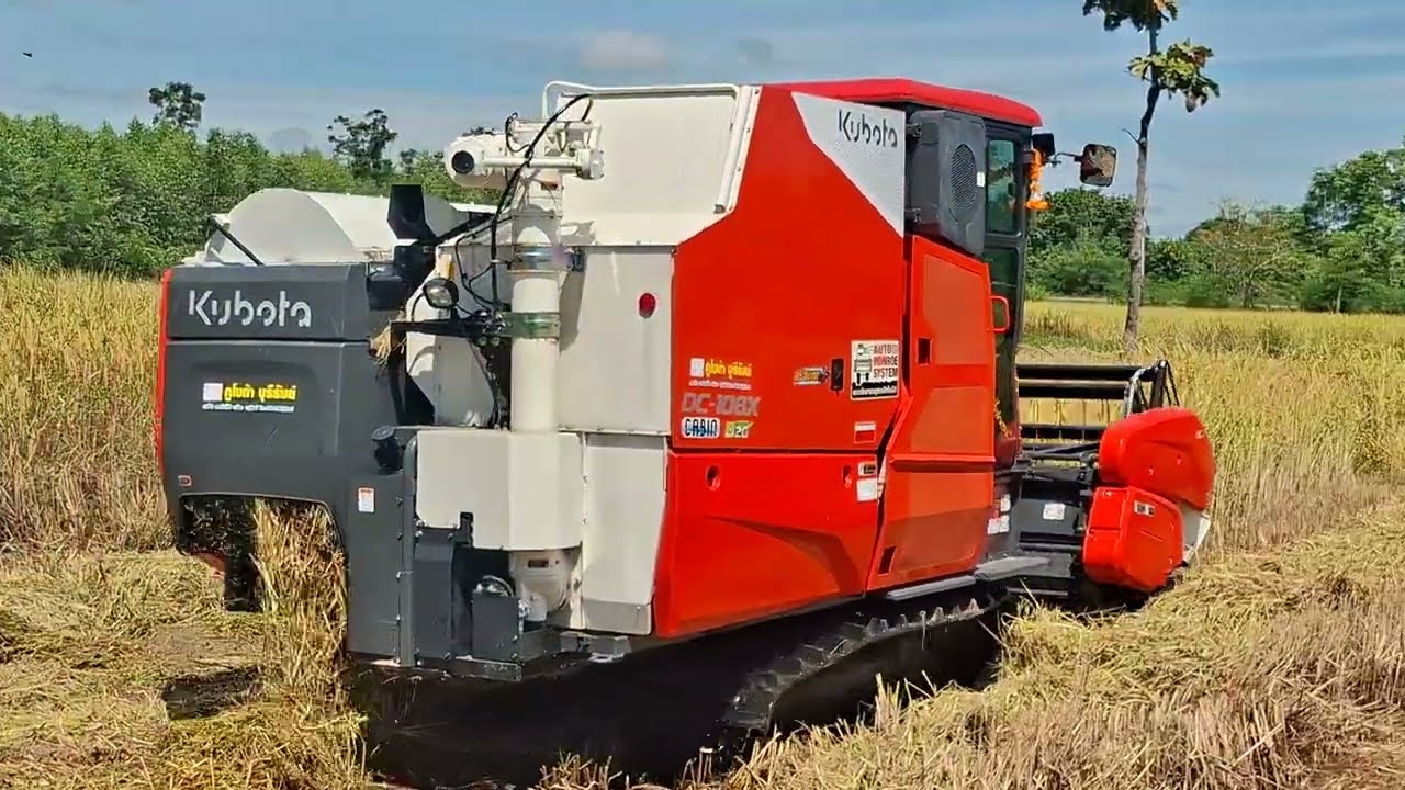 แกะป้ายแดงมาสดๆรถเกี่ยว  คูโบต้าตู้แอร์ dc-108x cabin ประเดิมงานวันแรก combine harvester