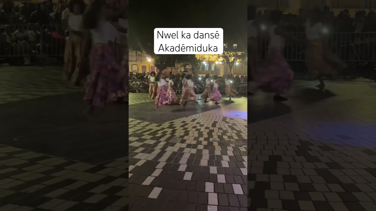 Nwel ka dansé de l’Akadémiduka à la Place de la Victoire à Pointe-A-Pitre. 