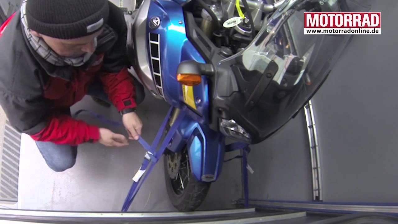 Motorrad richtig für den Transport verzurren
