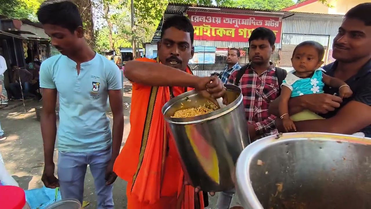 মুর্শিদাবাদের বিখ্যাত ঝাল মুড়ি