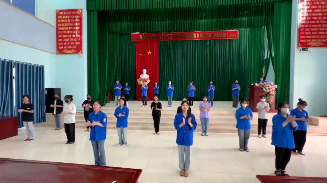múa bay cao tiếng hát ước mơ