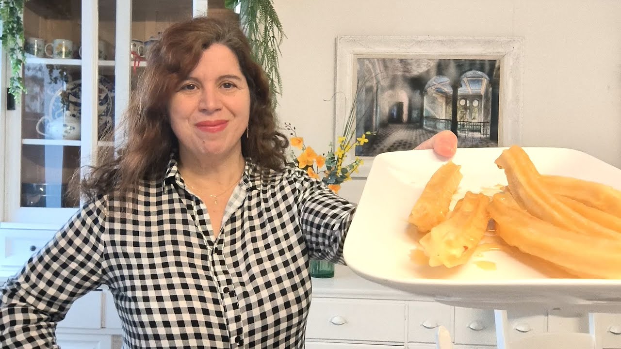 Churros o Jiringas con miel.Se hacia en bodas. Receta antigua.