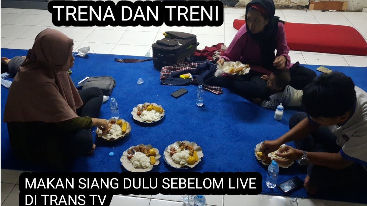 Makan Bersama Trena Treni  Di Studio  Trans Tv Di Acara Rumpi