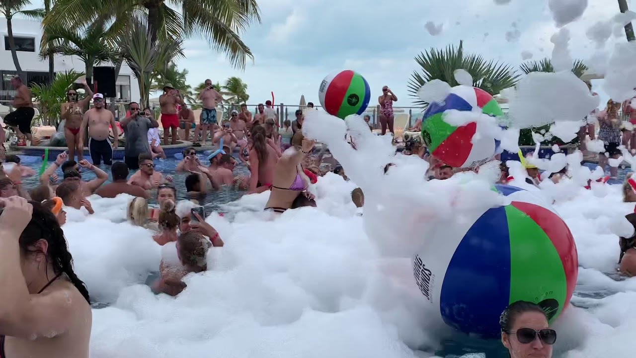Riu Cancun - FOAM PARTY!