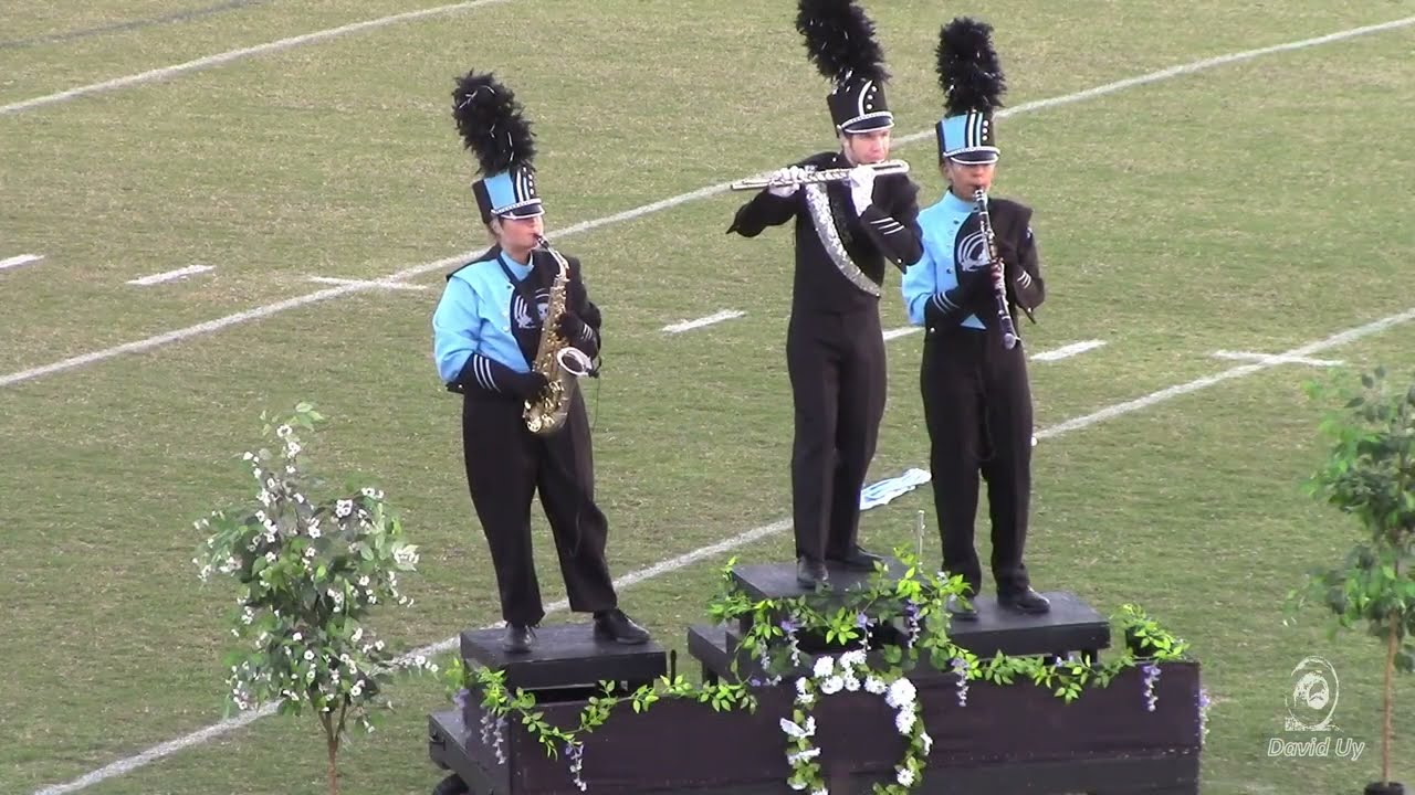 Выступление марширующего оркестра школы Overhills High School в школе Cape Fear High School, 18 о...