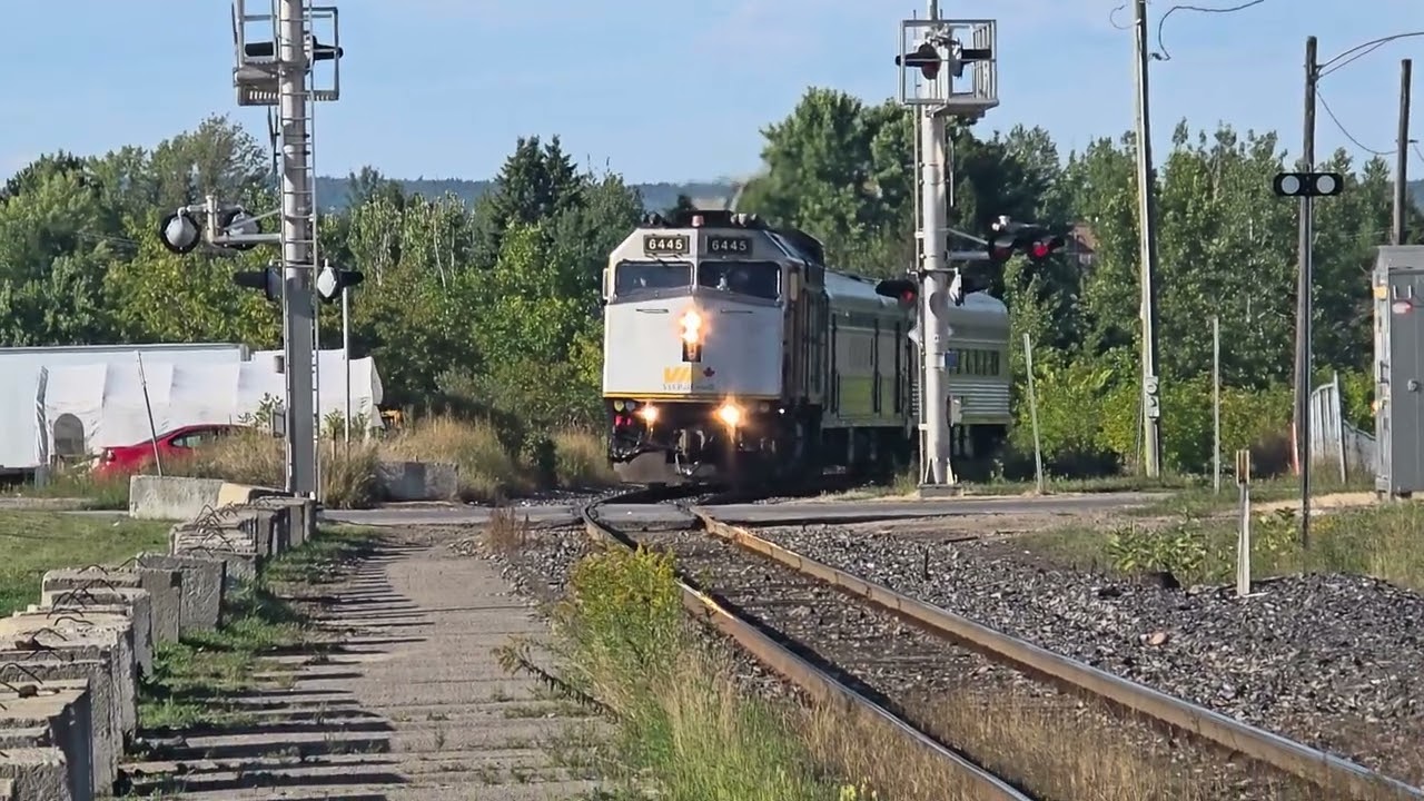 ViaRail Train #606 - Arriving in La Tuque
