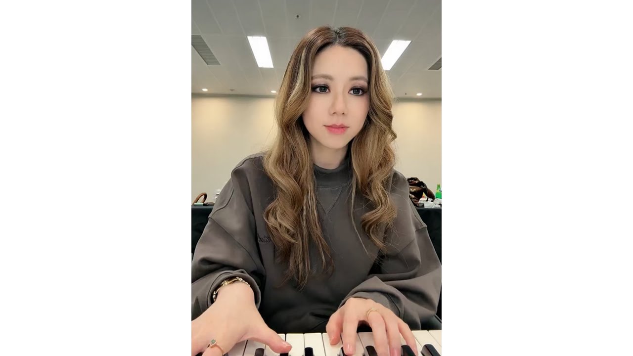 【香港站演唱會第三場結束後】2025.08.17 G.E.M.鄧紫棋微博直播全程
